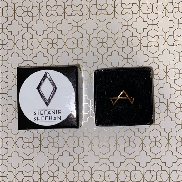 Women’s Stephanie Sheehan size 4.5 gold ring - Picture 2 of 2